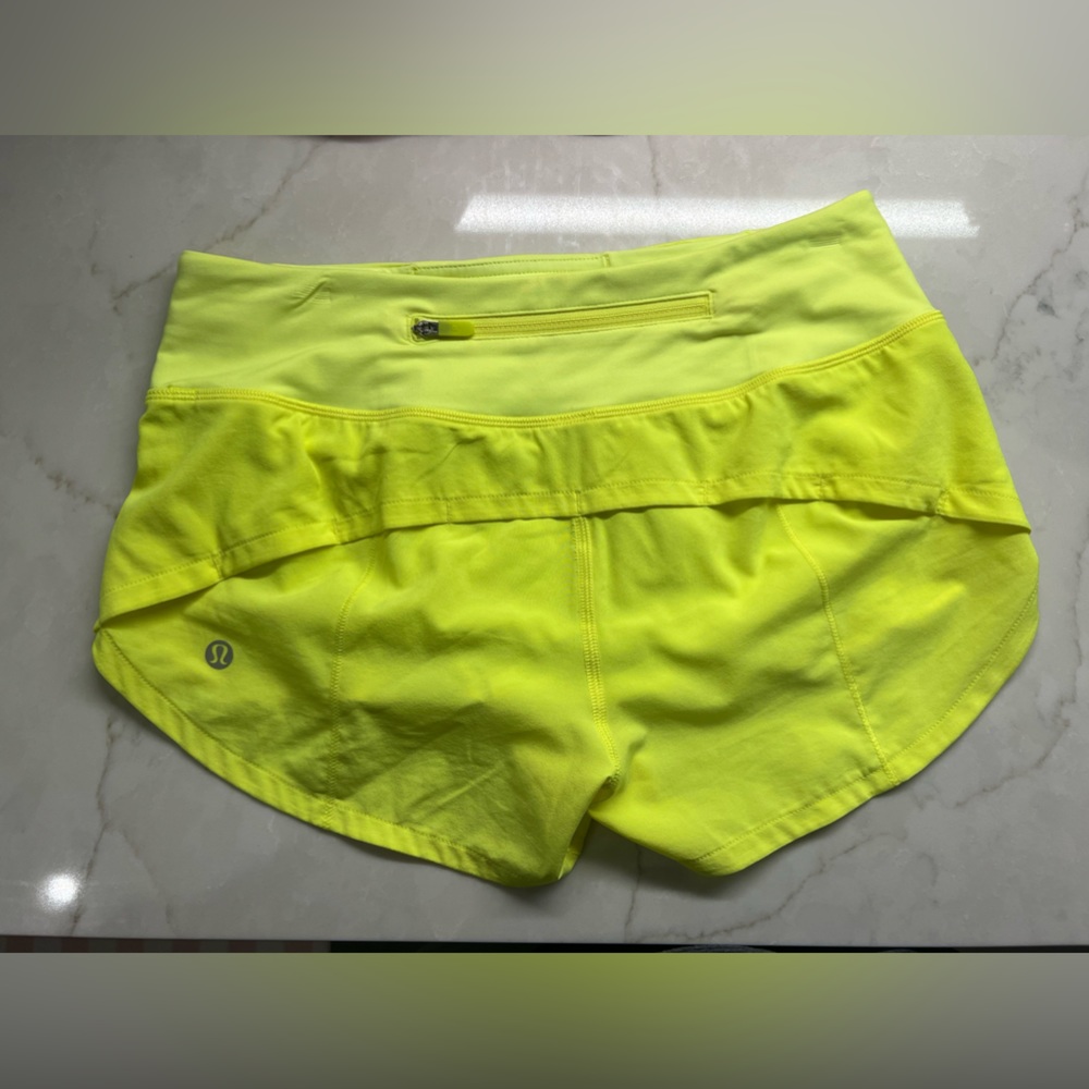 HIGHLIGHT YELLOW LULULEMON SPEED UP LR 2.5” SHORTS